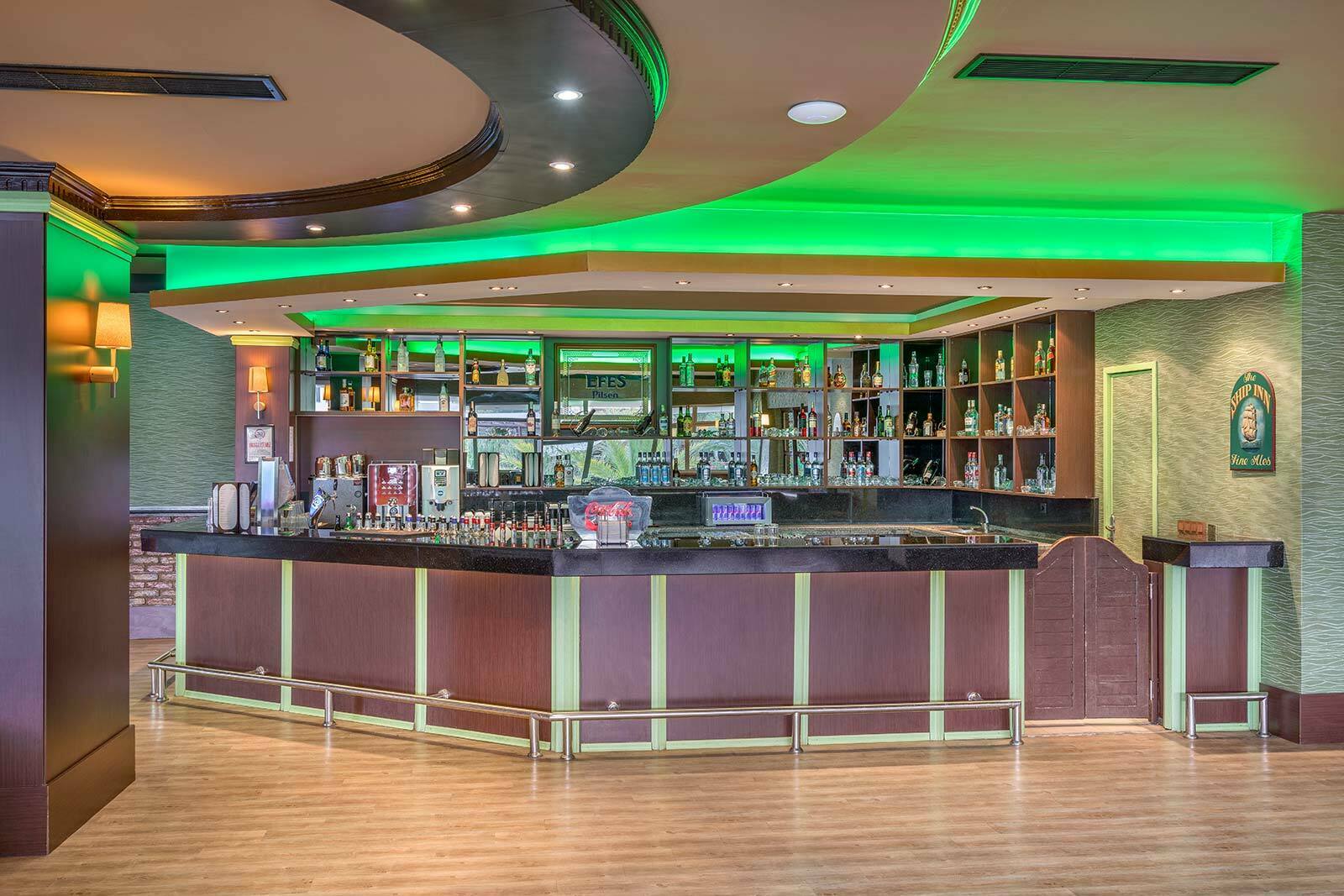 Green-max-hotel-loby-bar-1